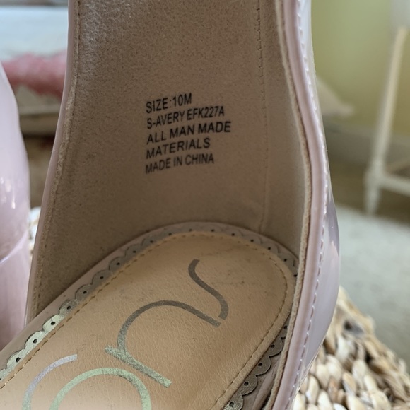 EUC.  Blush patent leather shoes.  Size 10 - Picture 6 of 6